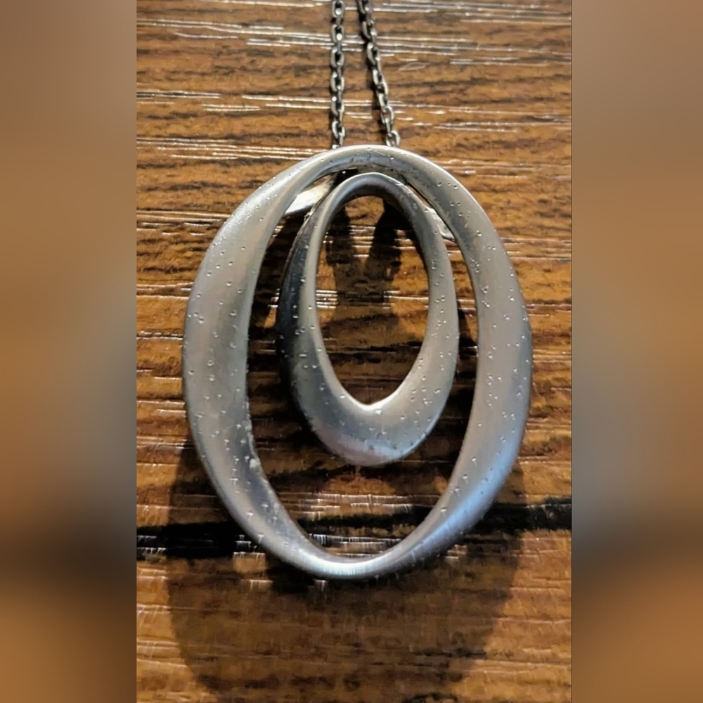 Elegant Silver Pendant Necklace